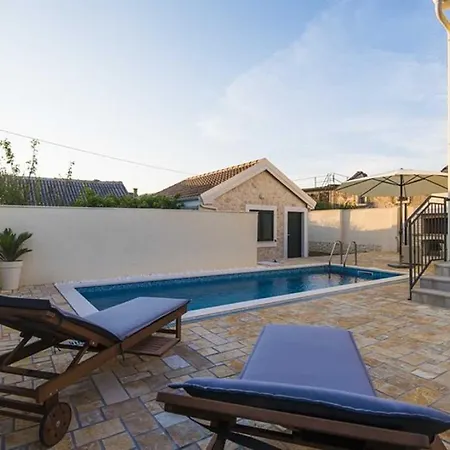 Villa Modern, Stone Castello Coza Ii With Pool Vinjerac