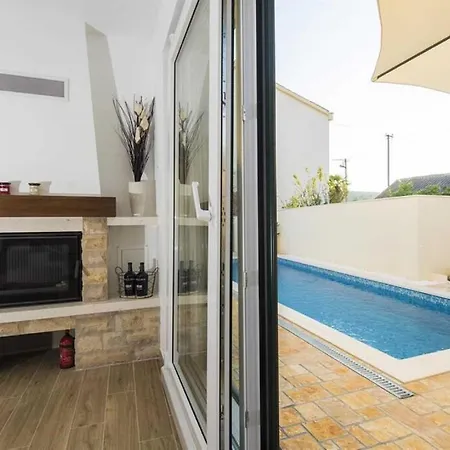 Villa Modern, Stone Castello Coza Ii With Pool