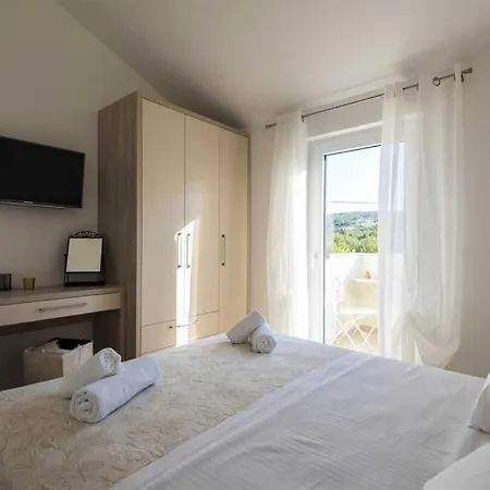 Villa Modern, Stone Castello Coza Ii With Pool